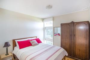 Stunning Views - beach cottage with ocean vistas