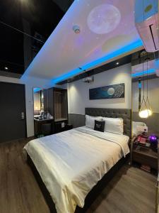 M&H Hotel