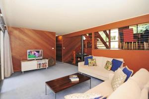 The Hideaway - beach home with large deck