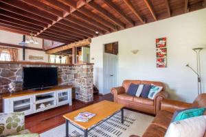 Stone Cottage - vineyard estate w. fireplace