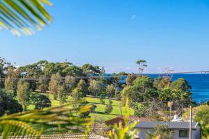 Summer Days - elevated home with ocean views - 4hvězdičkové hotely ve městě Mollymook