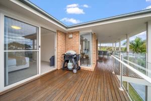 Footprints at Hyams Beach - 4BR home w. games room