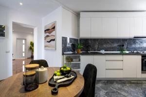 Chic & Central 3BR Retreat in the Historic Center