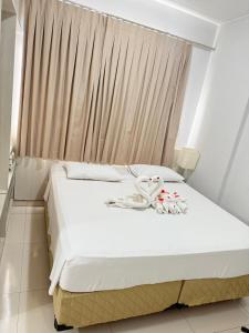 Golden Dolphin Supreme