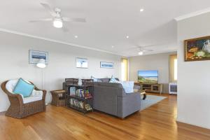 South Pacific Beach House - direct beach access