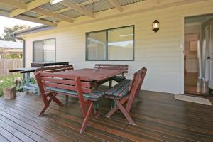 Bring the Dog, Boat and Family - lakeside escape