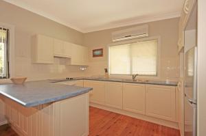 Bring the Dog, Boat and Family - lakeside escape