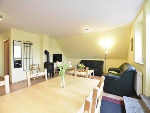 5-Zimmer-Ferienunterkunft in Zierow mit Garten