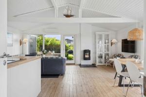 Lovely Summerhouse By Skaastrup Strand W Sea View