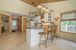 Waterfront w sauna, hot tub & boat slip