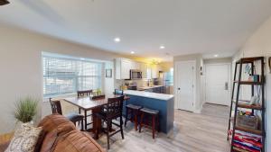 Beautiful Condo, Steps From Table Rock Lake & Sdc