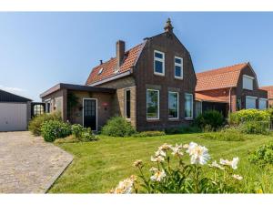 Bungalow in Sint Maartenszee near dunes