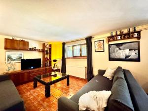 Farmhouse Apartment with Pool