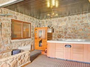 Farmhouse Apartment with Pool