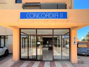 Mountain-View Apartment by Sea