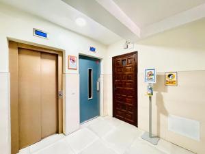 Mountain-View Apartment by Sea