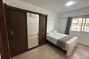 BP02- Toda a Família junta com Piscina por Will Stay