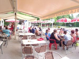 Campings Mobil home pour 6 personnes avec terrasse - API-1-52-475 : photos des chambres