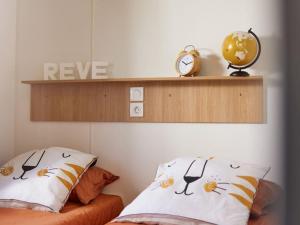 Mobil home 6 pers avec terrasse, 3 chambres - API-1-52-651