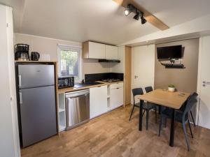 Mobil-home 35m² avec terrasse pour 6 personnes - API-1-52-561