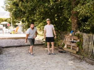 Campings Mobil Home 6 Pers avec Terrasse et Cuisine Equipee - API-1-52-561 : photos des chambres