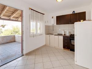 Holiday Home in Jasenice near Modrič Cave