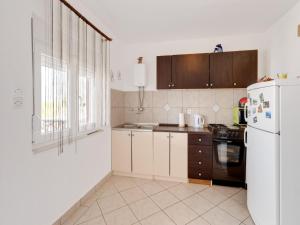 Holiday Home in Jasenice near Modrič Cave