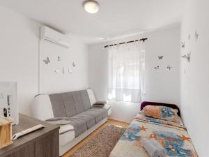 Holiday Home in Jasenice near Modrič Cave