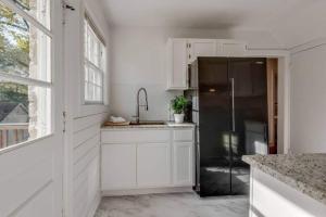 Nashvilles Primrose Cottage in Hip Belmont Area