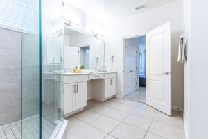 Elsas Enchanting Escape just 15 minutes to Disney