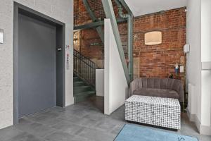 Bright and Modern Studio in Louisville # 403