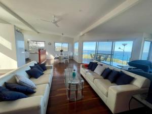Stunning Ocean Views - overlooking Merry Beach