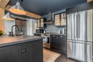 Luxury Tobermory Retreat Modern Home and Hot Tub