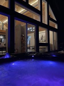 Luxury Tobermory Retreat Modern Home Hot Tub