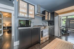 Luxury Tobermory Retreat Modern Home and Hot Tub