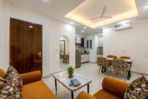 Limewood Stay 2 BHK Service Apartment Near Artemis Hospital