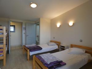 Maisons de vacances Gite de groupe avec salle polyvalente et parking a Boncourt - FR-1-581-151 : photos des chambres