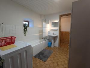 Maison familiale confortable, animaux admis, parking sur place - FR-1-582-537