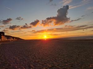 Appartement Jardin 3 Pièces à 80m de la Mer avec Parking Privatif - FR-1-712-98