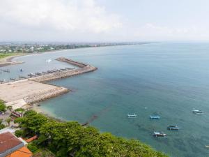 Modern 5BR Luxury Villa with Pool & Rooftop - 100m from Sanur Beach