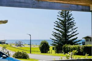 Coastal Retreat - Whiritoa Holiday House