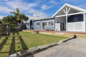 Claremont - Timeless Foreshore Retreat by the Wharf
