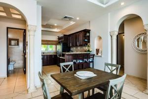 Oceanview Escape Large Pool and 247 Security!