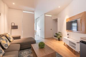 Stylish Quiet Studio, Smart TV, Six Flags 1k