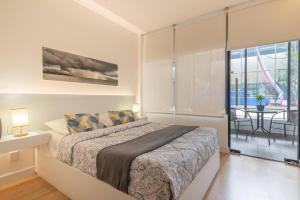 Stylish Quiet Studio, Smart TV, Six Flags 1k