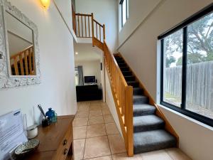 Relax On Moonshine - Your Coastal Haven Awaits