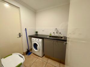 Relax On Moonshine - Your Coastal Haven Awaits