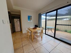 Relax On Moonshine - Your Coastal Haven Awaits