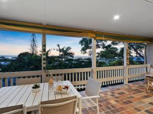 Penthouse Sunsets - Stylish Noosa Heads Escape with Breathtaking Views