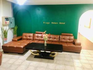 El Lago Waters Hotel